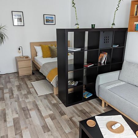 Sebastian Studio Apartment Bukarest Exteriör bild