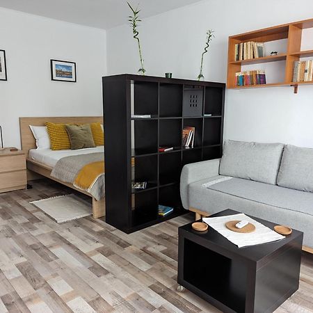 Sebastian Studio Apartment Bukarest Exteriör bild