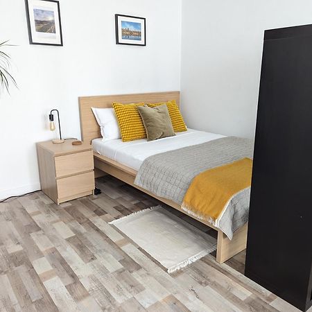 Sebastian Studio Apartment Bukarest Exteriör bild