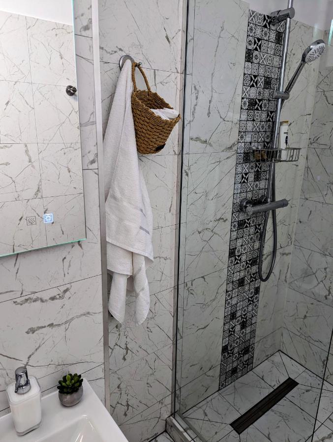 Sebastian Studio Apartment Bukarest Exteriör bild