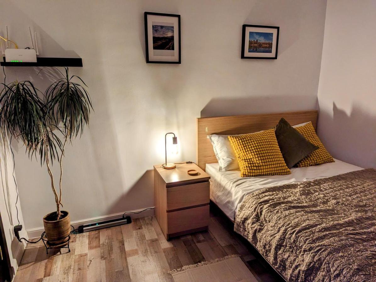 Sebastian Studio Apartment Bukarest Exteriör bild