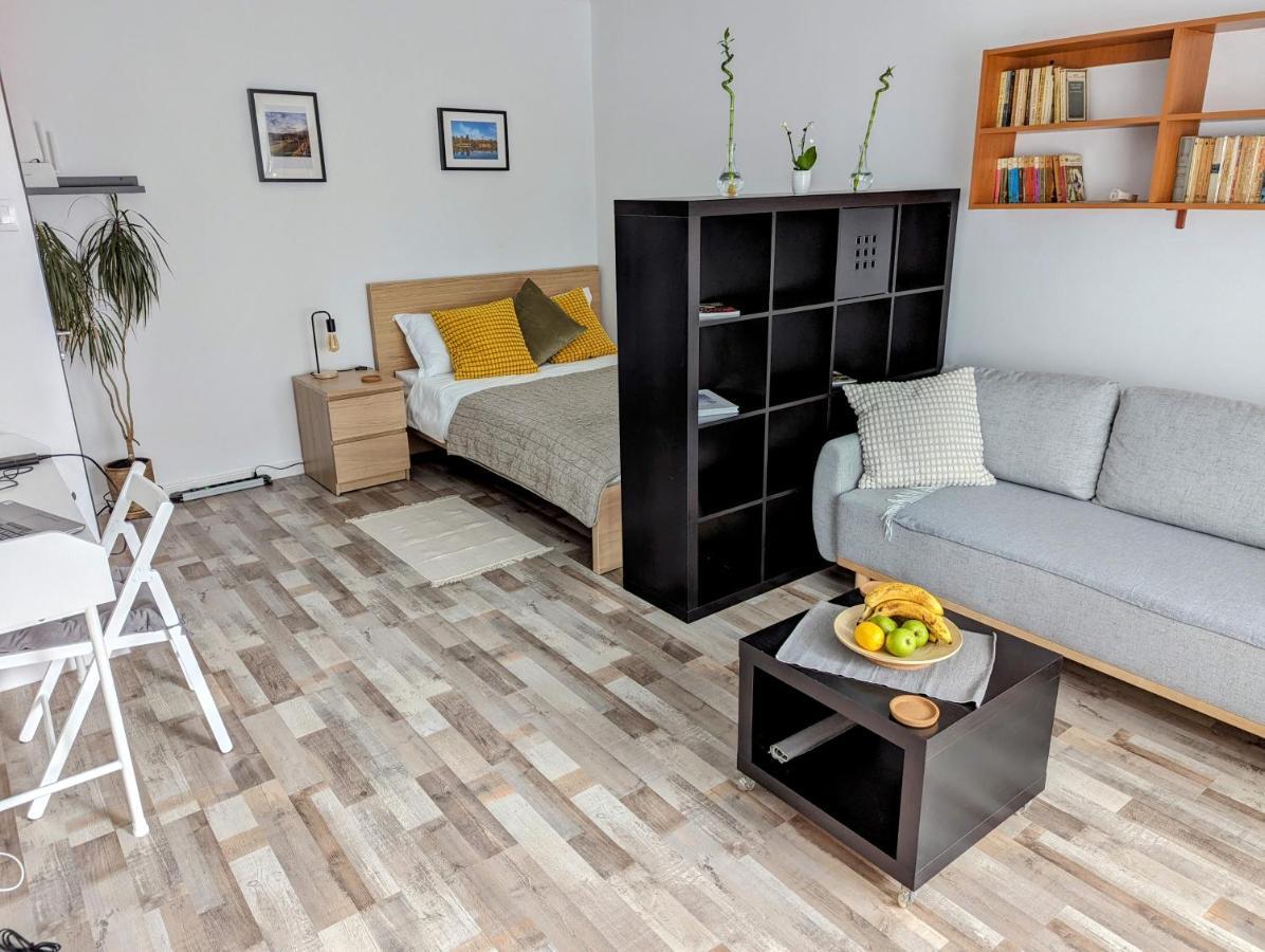 Sebastian Studio Apartment Bukarest Exteriör bild