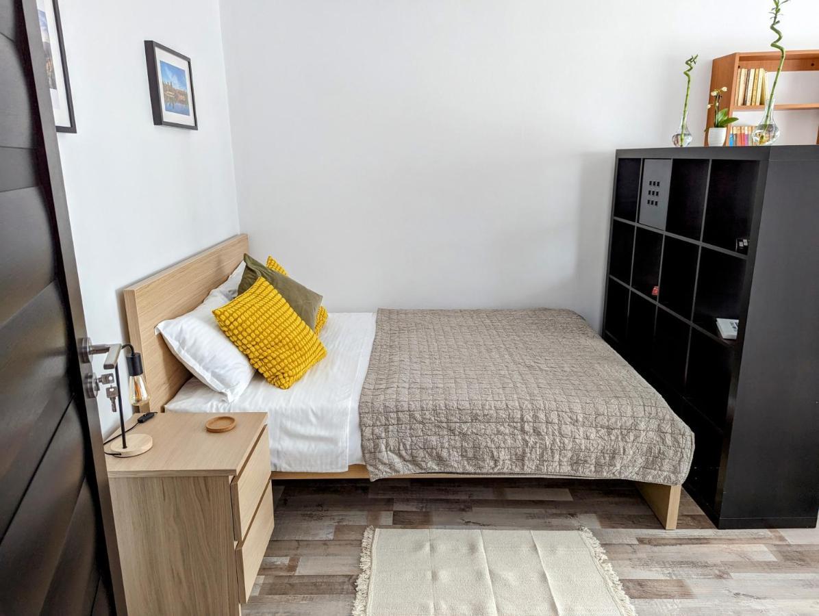 Sebastian Studio Apartment Bukarest Exteriör bild