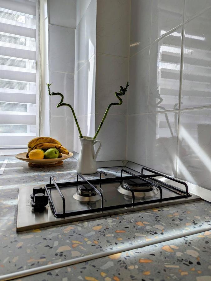 Sebastian Studio Apartment Bukarest Exteriör bild