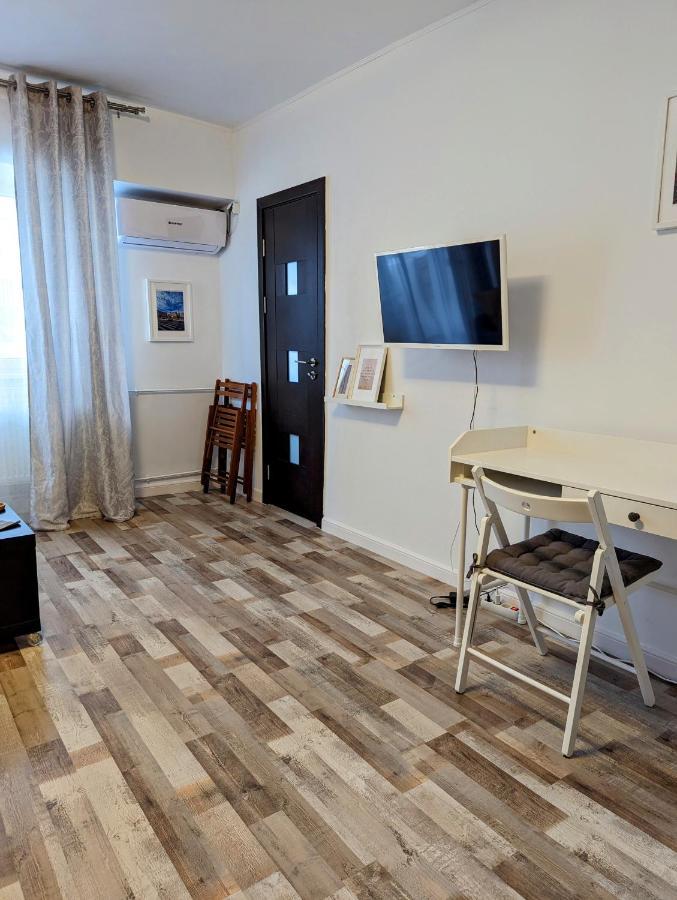 Sebastian Studio Apartment Bukarest Exteriör bild
