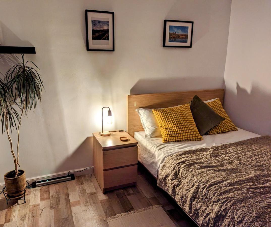 Sebastian Studio Apartment Bukarest Exteriör bild