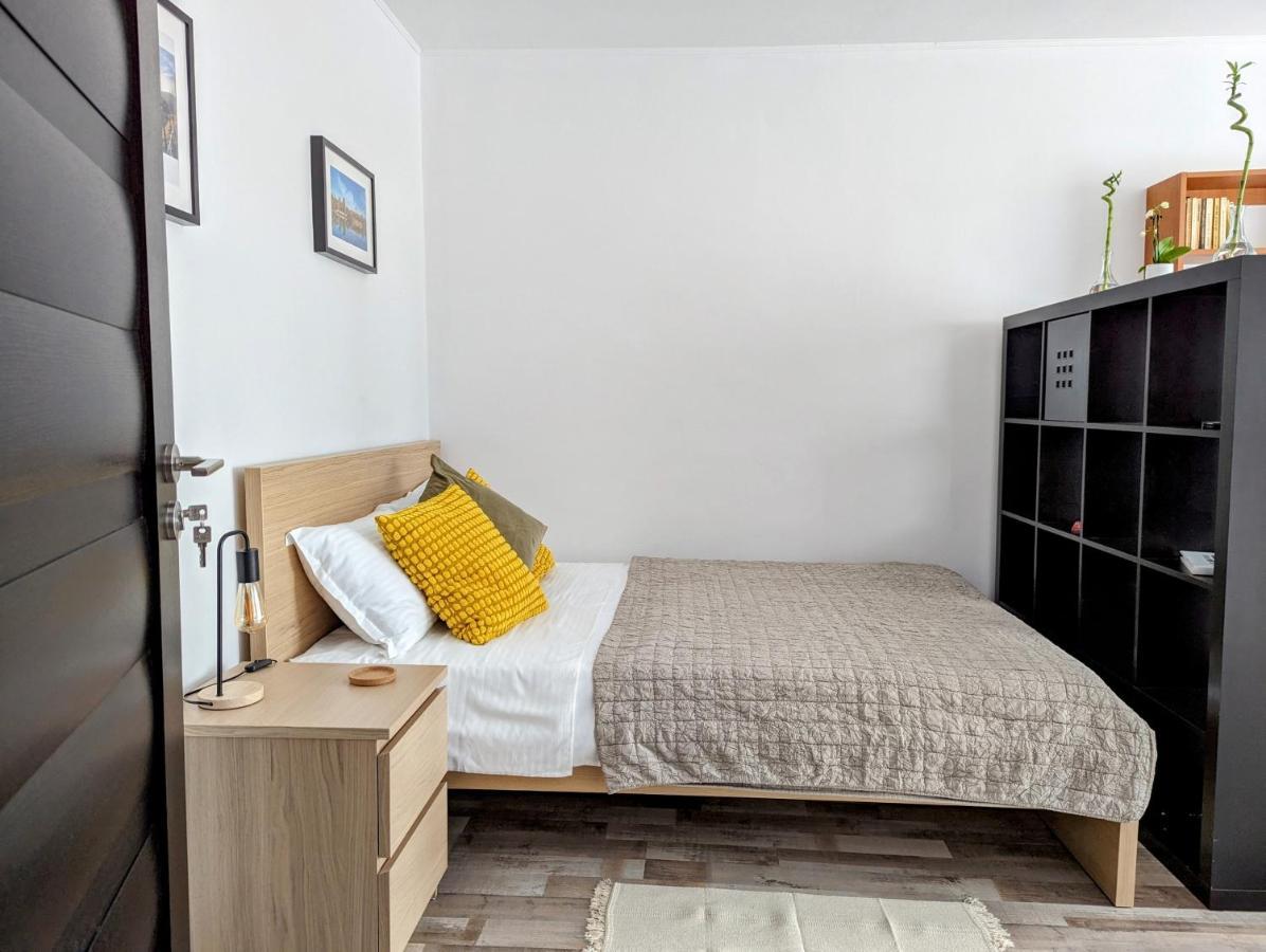 Sebastian Studio Apartment Bukarest Exteriör bild