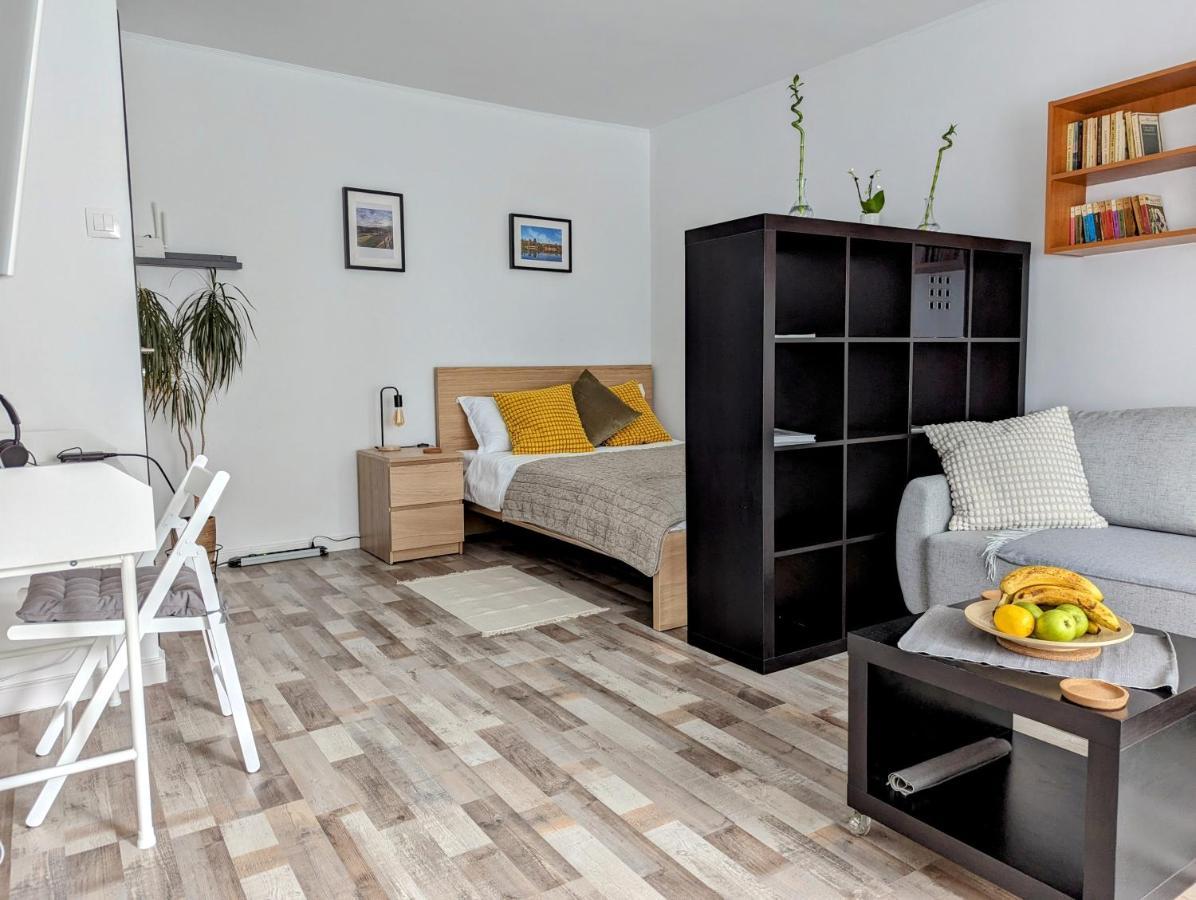 Sebastian Studio Apartment Bukarest Exteriör bild